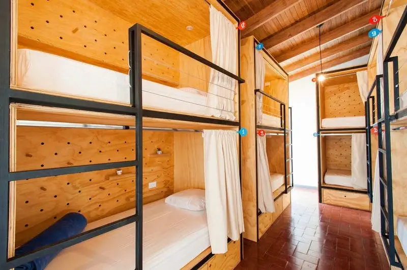 Les lits superposés douillets du Capital Hostel à San José, Costa Rica