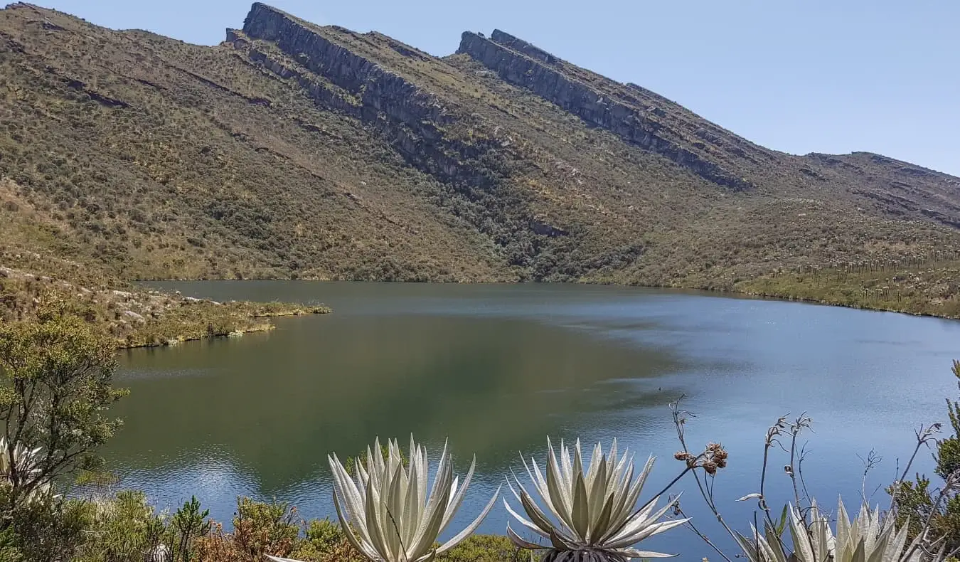 un lac dans le parc national de Chingaza, Colombie
