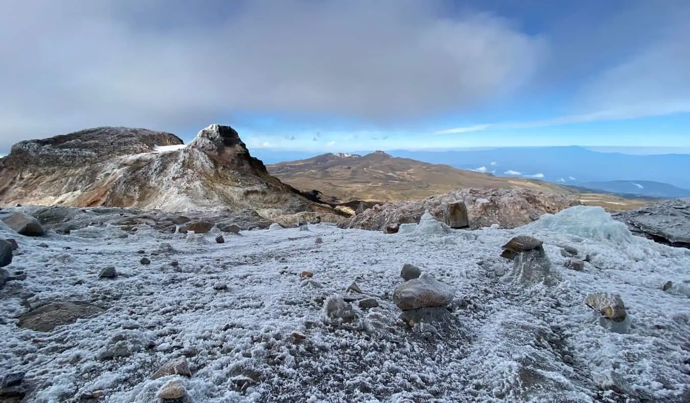 les montagnes enneigées de Los Nevados
