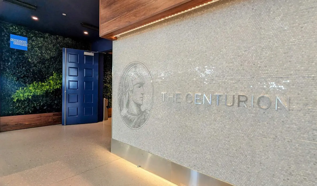 Entrée d'un salon d'aéroport American Express Centurion