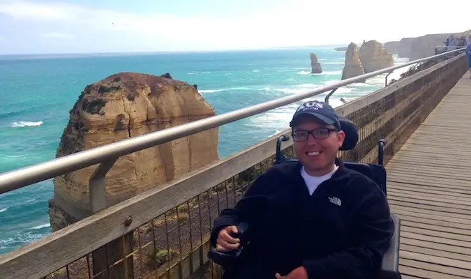 Cory Lee viajando no calçadão na Austrália