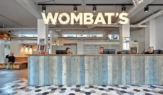 Bureau d'enregistrement au Wombats City Hostel, Londres