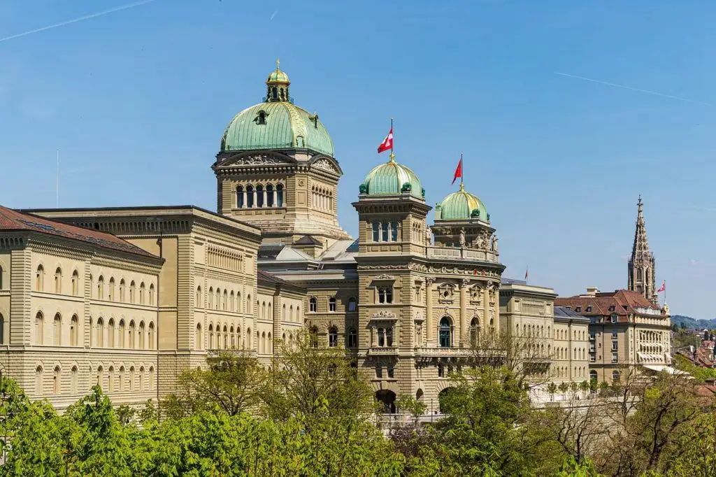 Kus peatuda Bernis (2024 • LAHEDAMAD piirkonnad!)