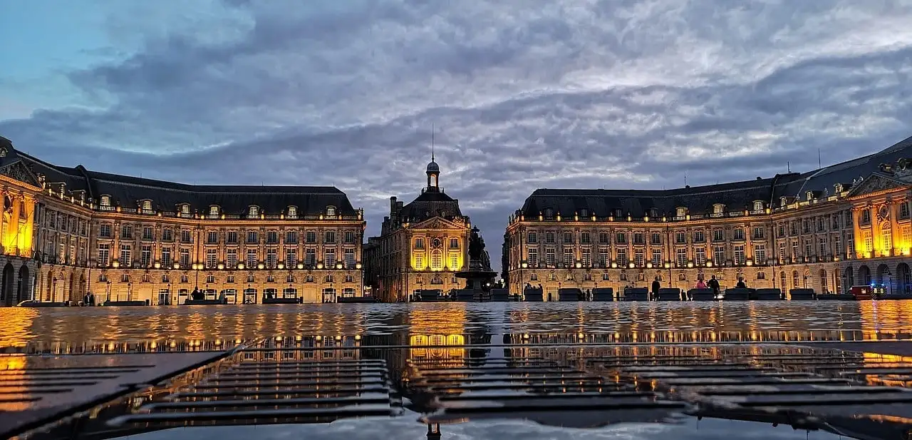 7 MEILLEURES auberges de jeunesse à Bordeaux (2024 • Guide d'initié)