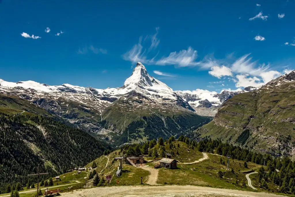 Zermatt'ta Nerede Kalınır (2024 • EN HARİKA Bölgeler!)