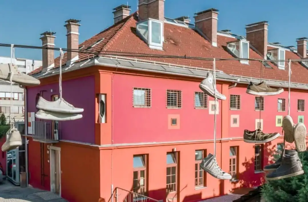 Um famoso albergue europeu único - Hostel Celica