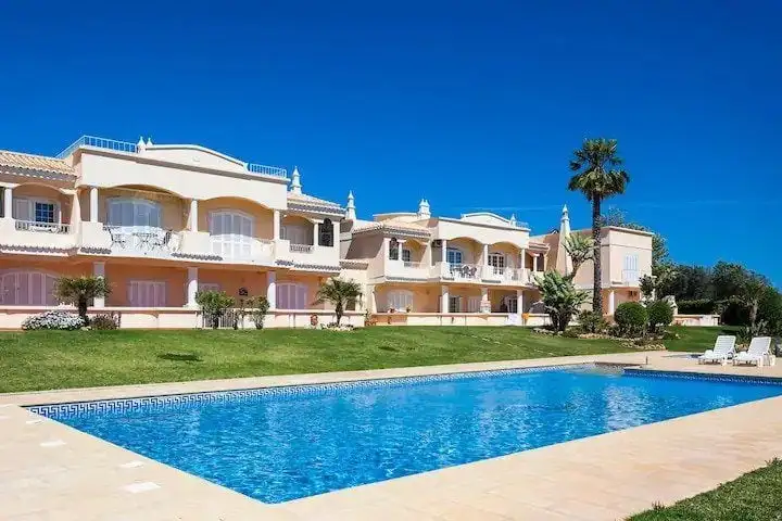 Elegante apartamento perto da Praia da Marinha