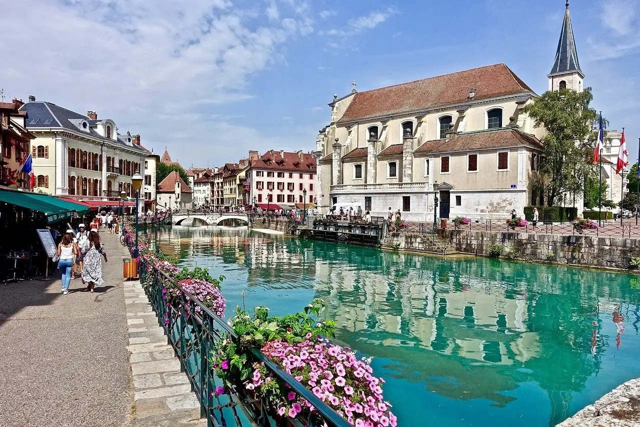 Annecy'deki 7 HARİKA Hostel (2024 • İçeriden Bilgi Alma Rehberi)