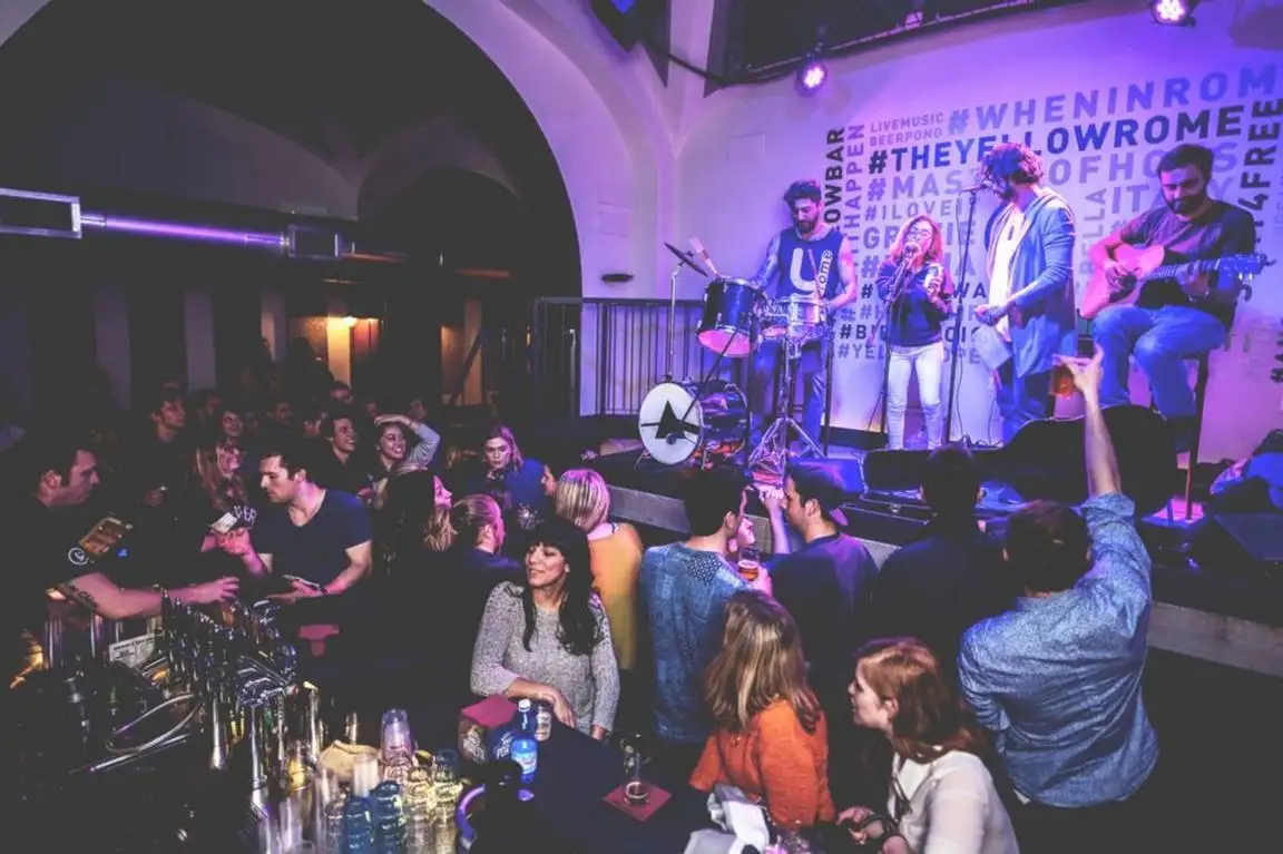 Hostel Elf melhores albergues para festas na Europa