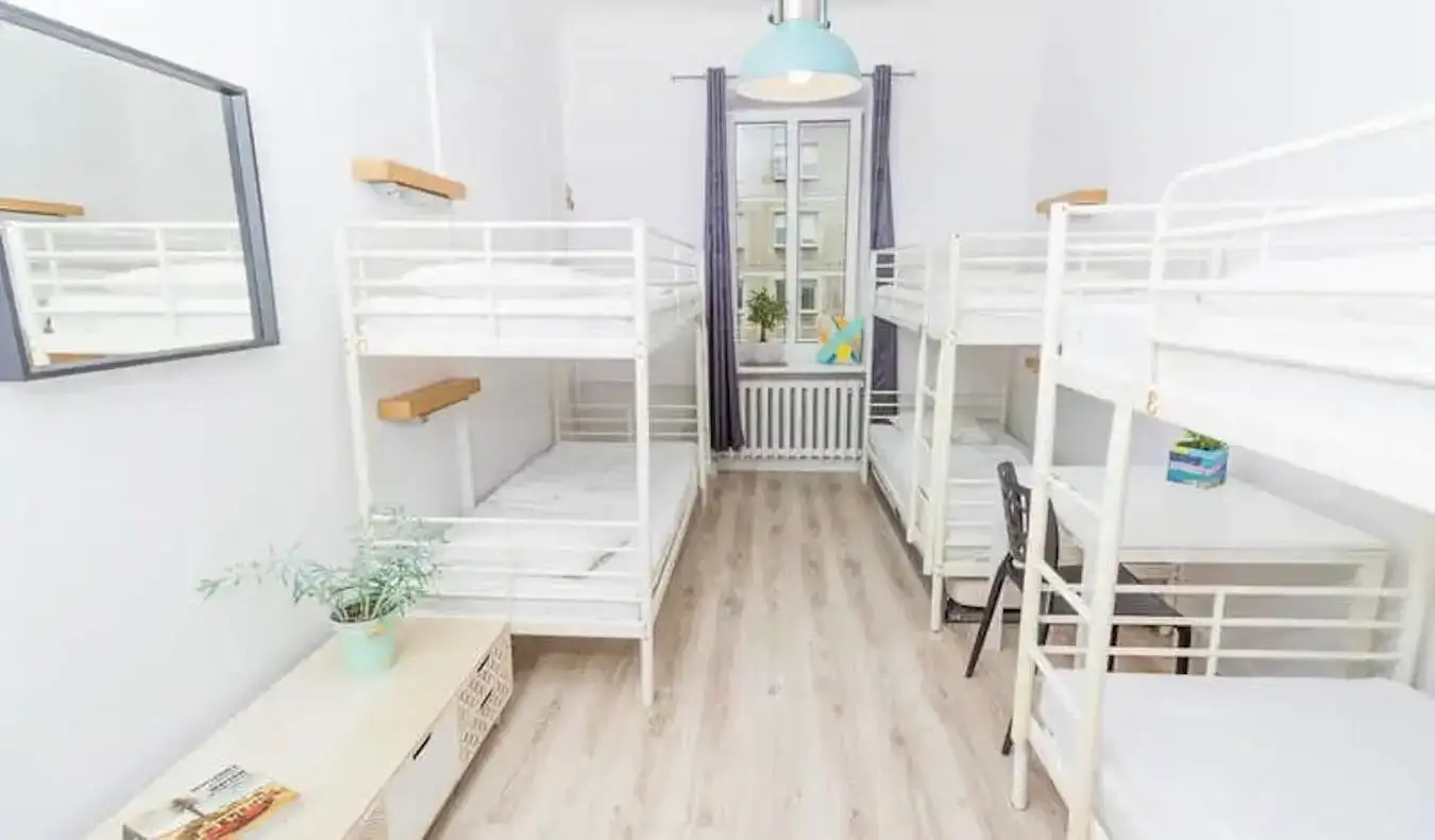 Ang chill na interior ng Chillout hostel sa Warsaw, Poland