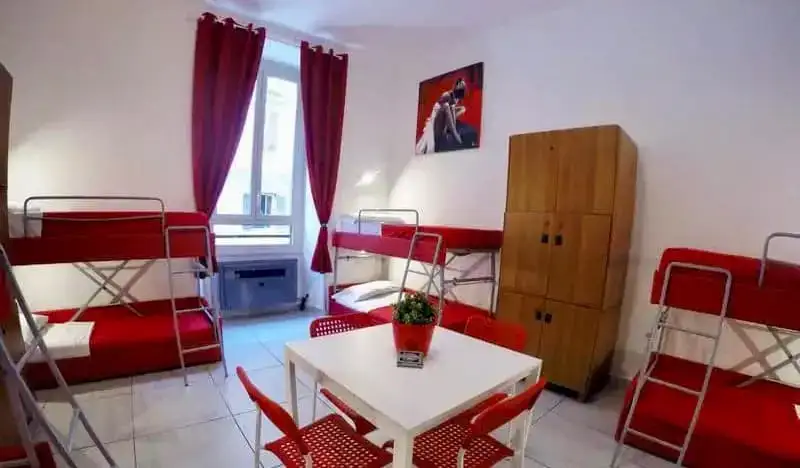 une chambre à l'auberge Palladini