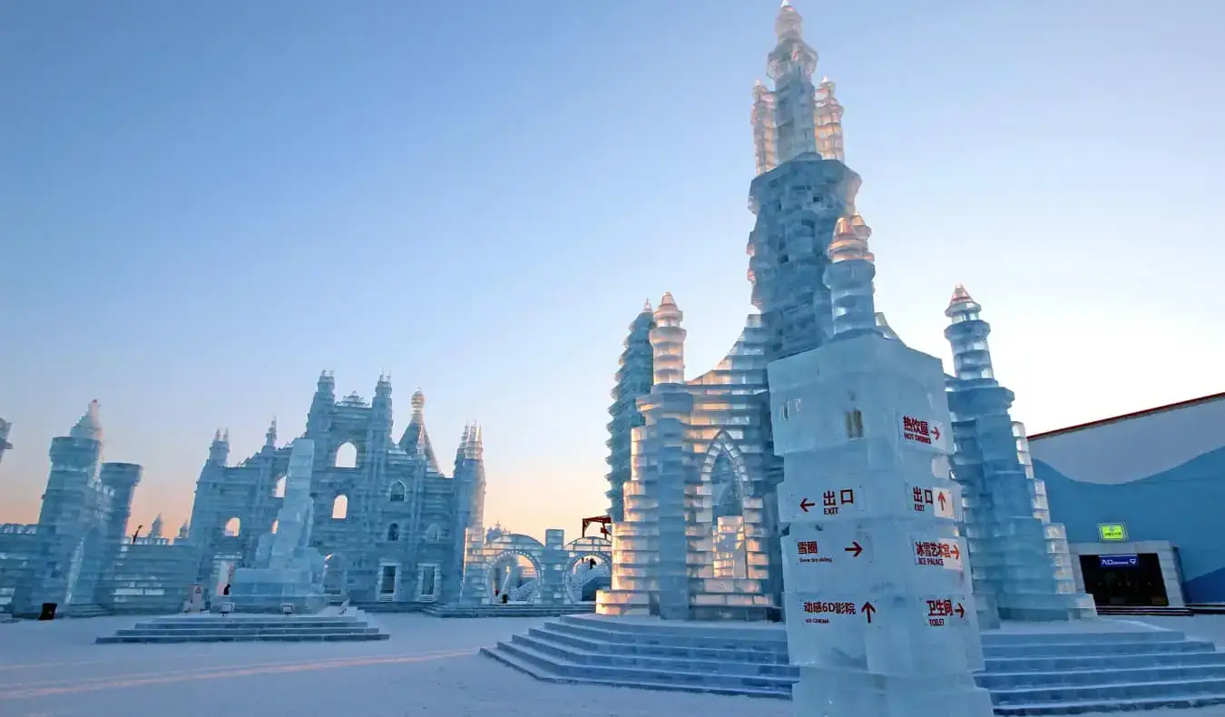 Une immense sculpture de glace à Harbin, en Chine