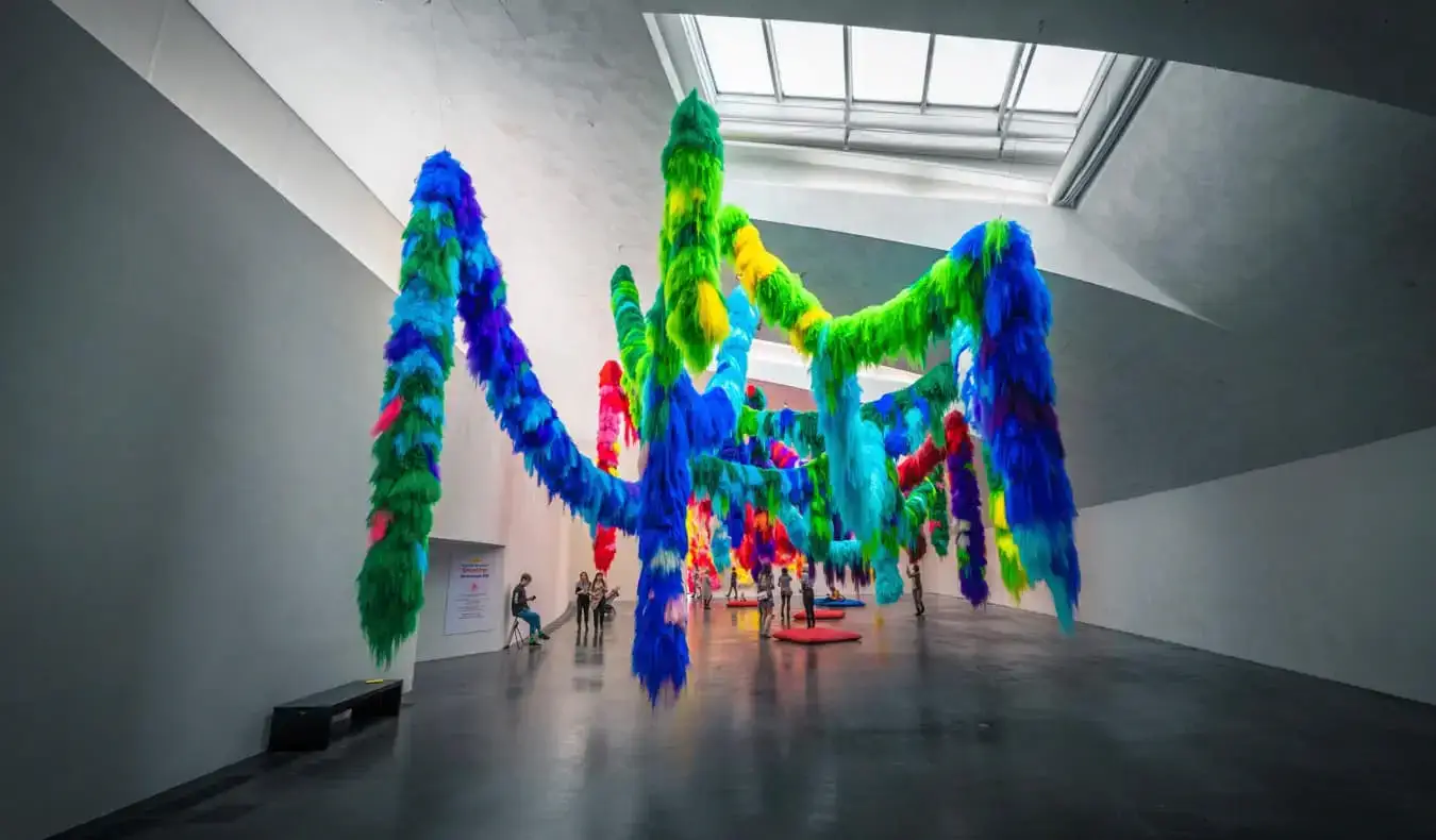 Art à l'intérieur du musée Kiasma à Helsinki, Finlande
