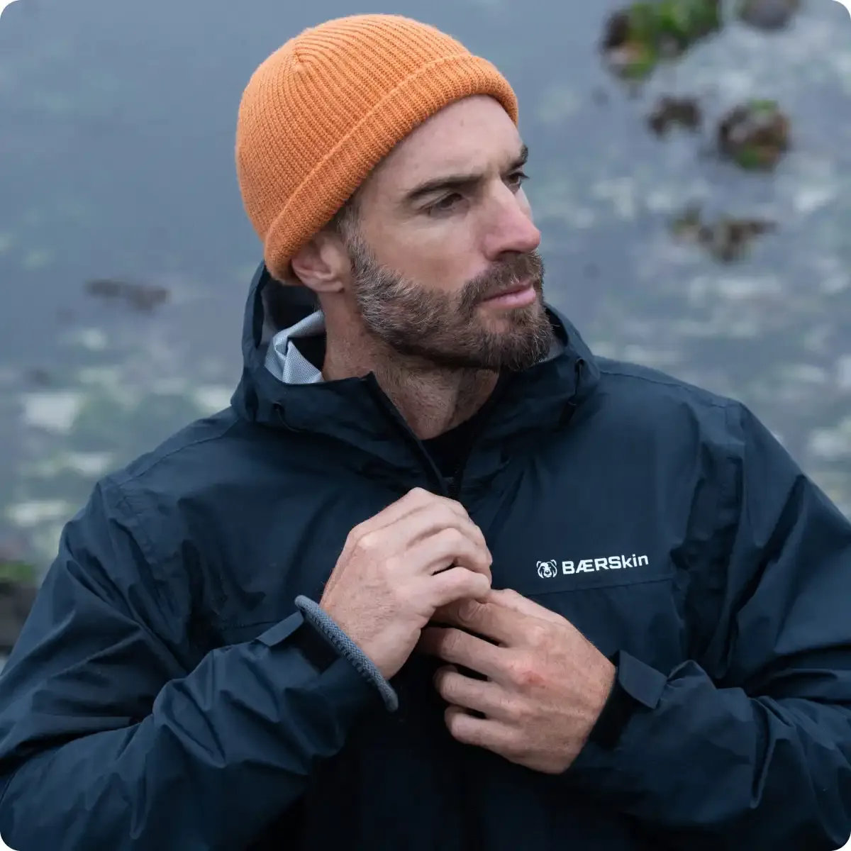 Beste regenjassen om te wandelen – Blijf droog tijdens ELK avontuur 2025