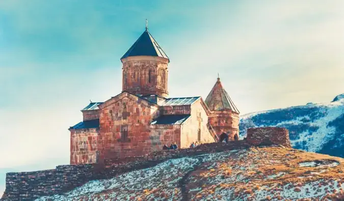 L'église médiévale de la Trinité de Gergeti en Géorgie