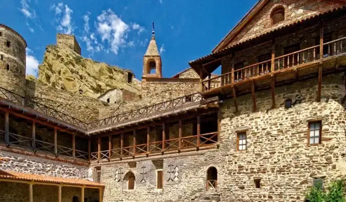 Les grottes de Gareja en Géorgie près de la frontière avec l'Azerbaïdjan