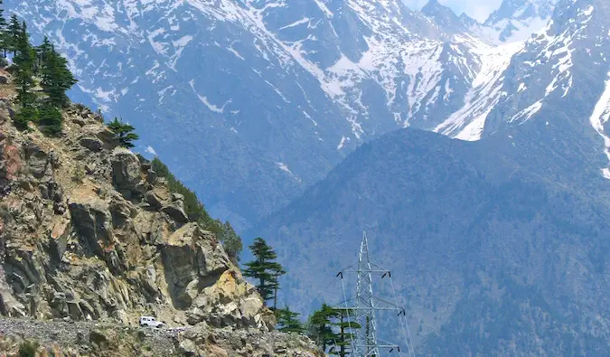 Montagnes enneigées de la vallée de Kinnaur