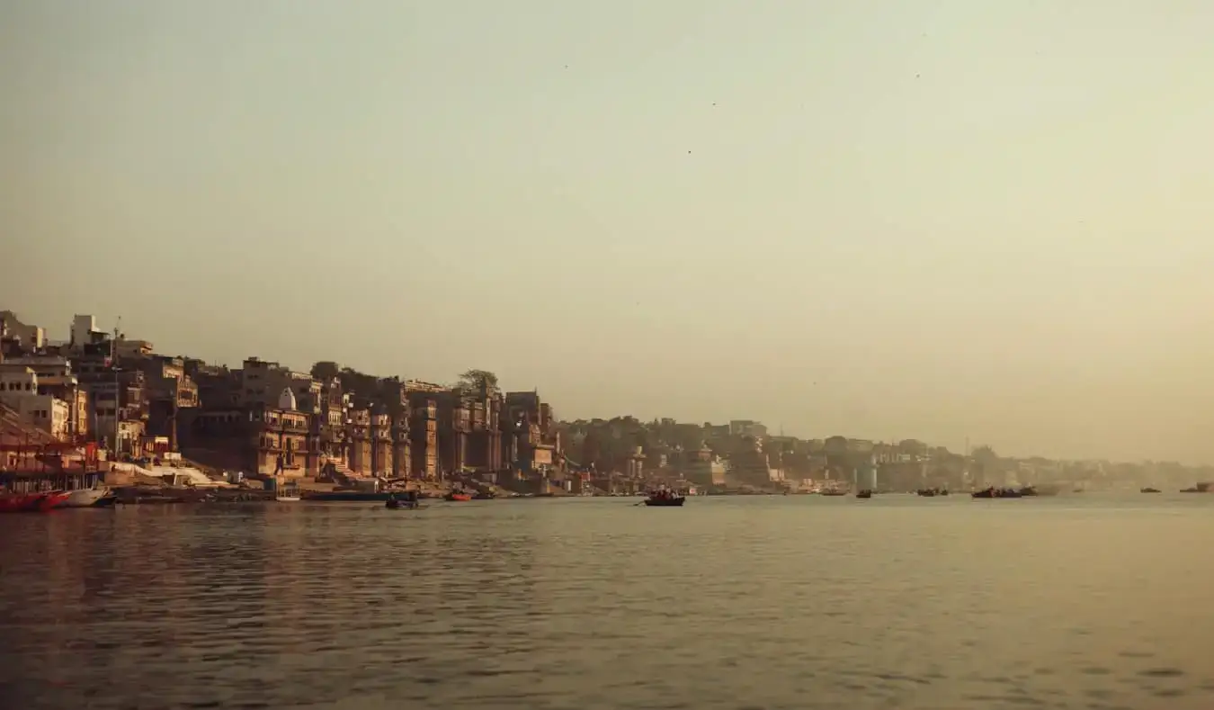 Ils occupent les côtes de Varanasi, en Inde