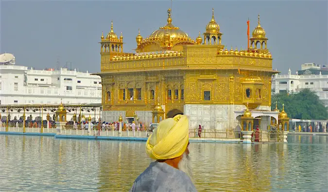 Le Temple d'Or achète la rivière à Amritsar