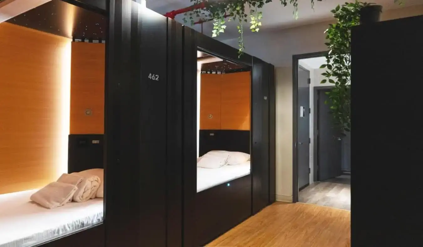 deux modules de couchage simples au Nap York Hostel à New York