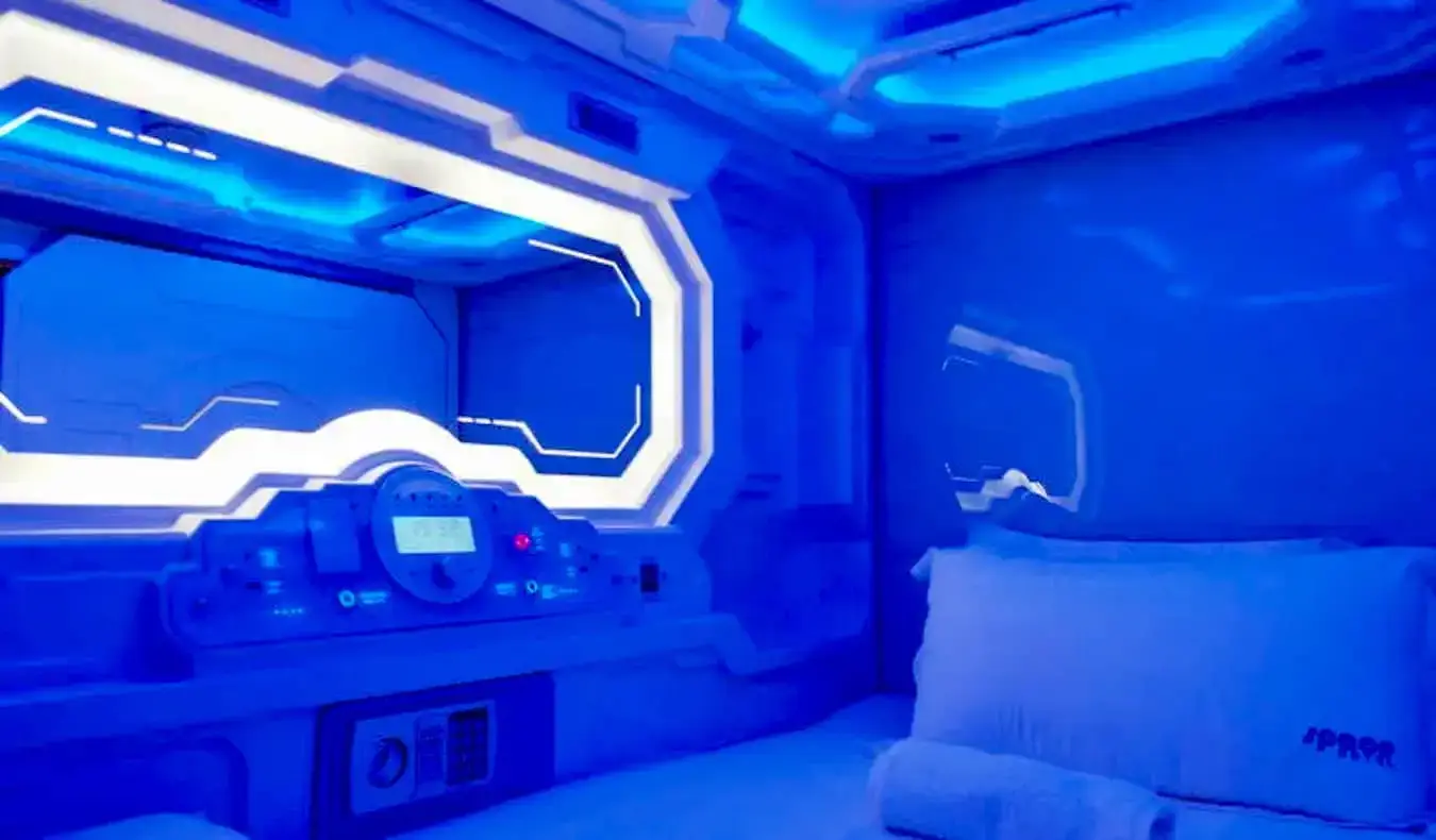 Un pod futuriste dans un hôtel capsule à Kuala Lumpur, en Malaisie