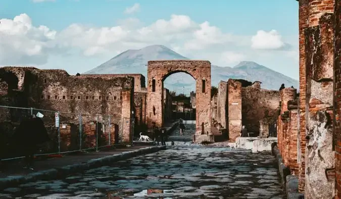 Les anciennes colonnes et ruines de Pompéi, Italie