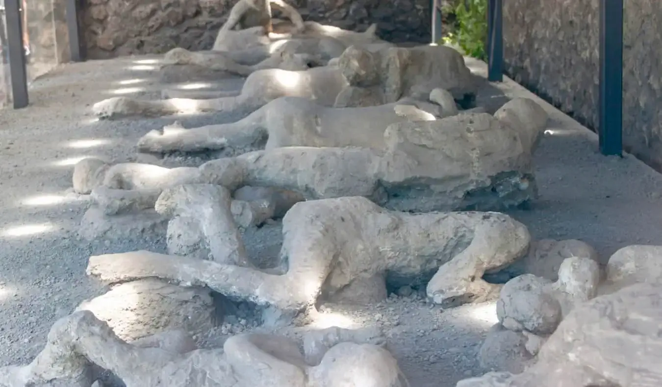 Les cadavres conservés des personnes tuées à Pompéi dans le Jardin des Fugitifs