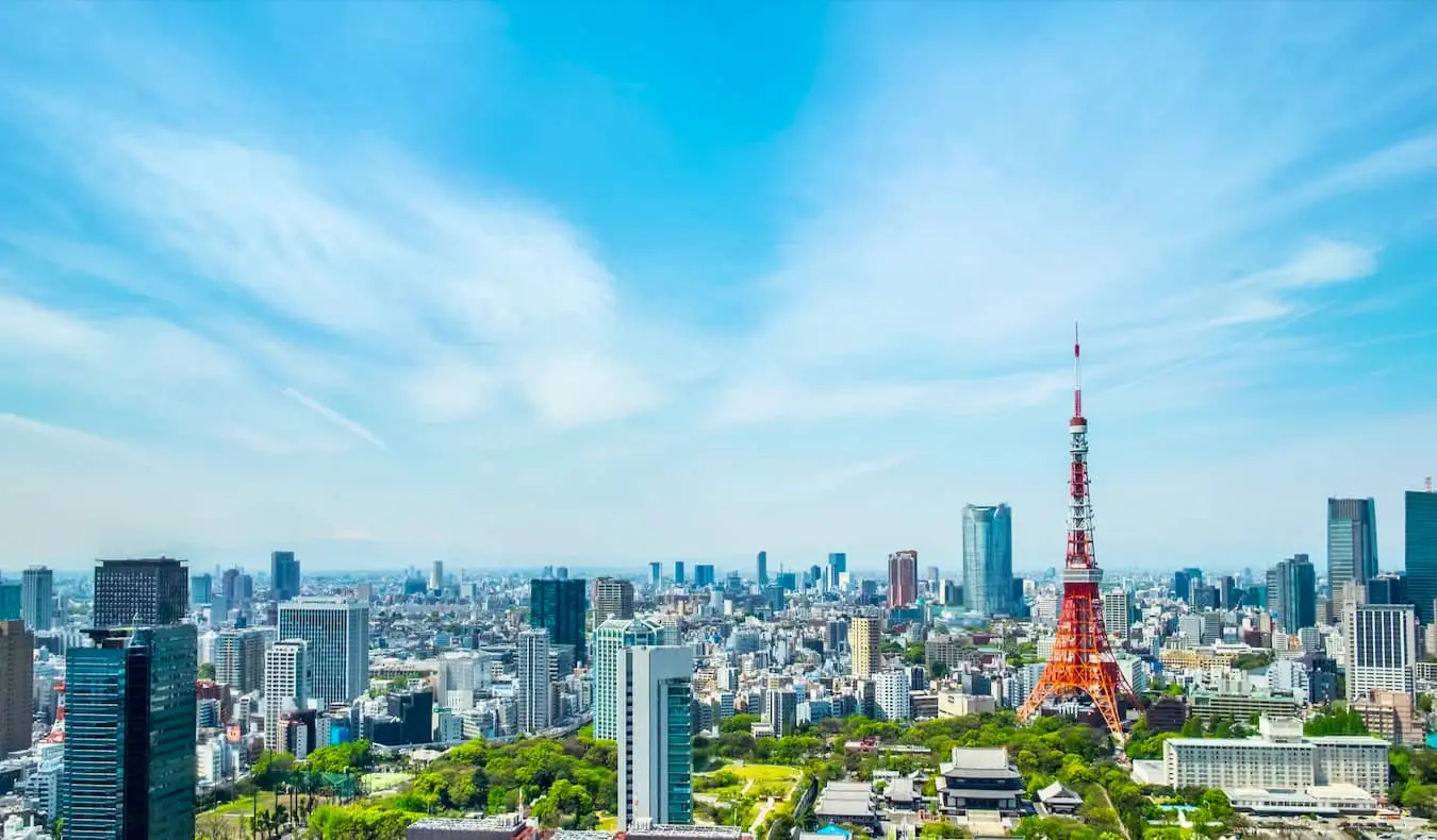L'horizon tentaculaire de Tokyo, au Japon, avec la célèbre tour de Tokyo en vue