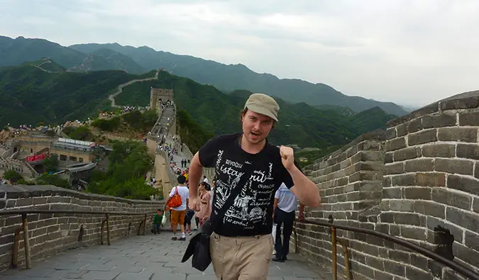 Benny Lewis na Grande Muralha da China