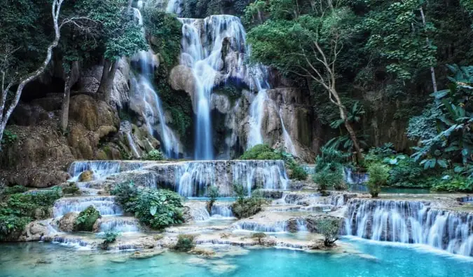 A piscina secreta da cachoeira Kuang Si