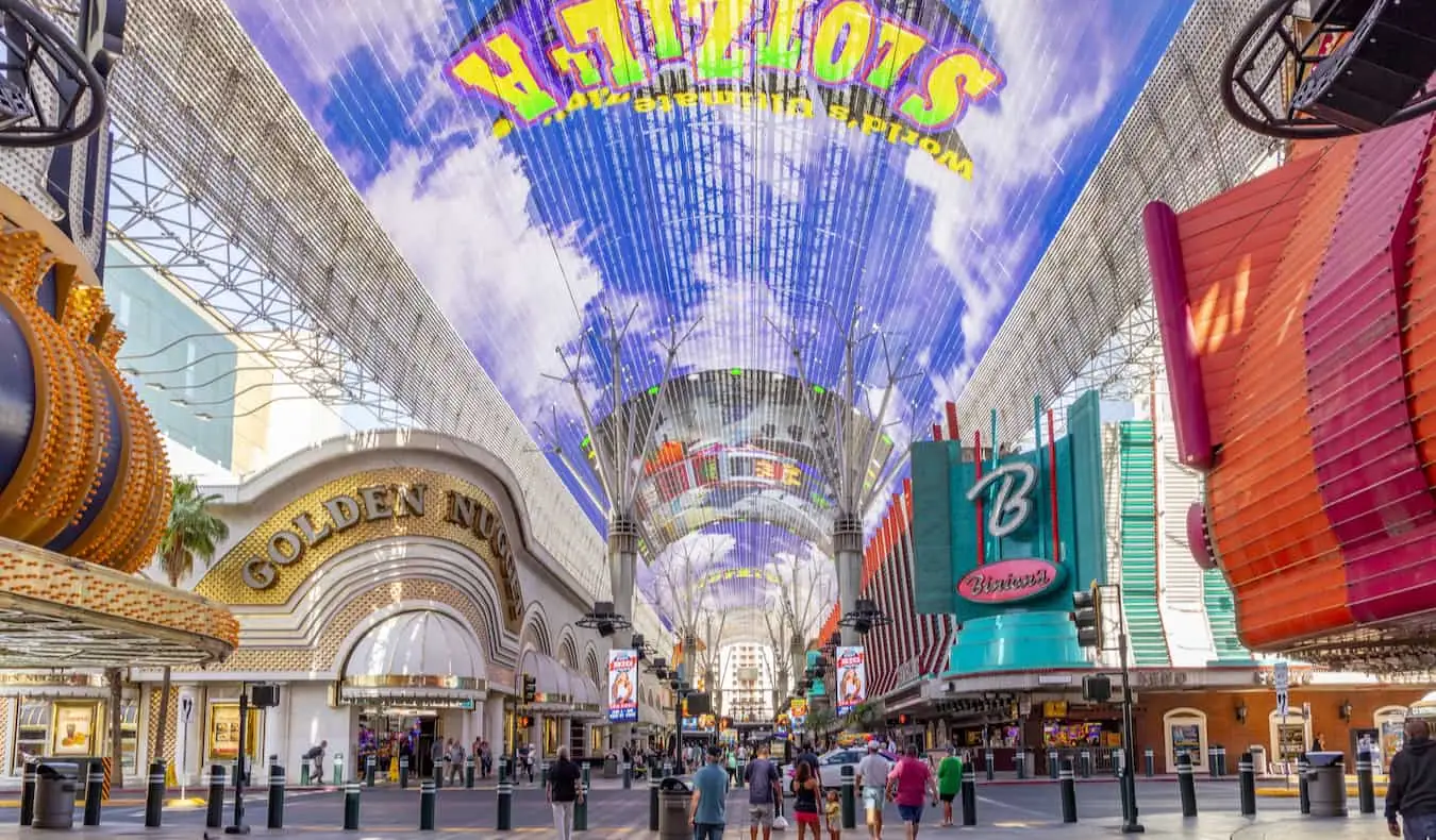 L'allée animée de Fremont Street à Las Vegas, Nevada