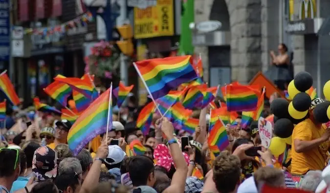 30+ الموارد الأساسية للمسافرين LGBTQ