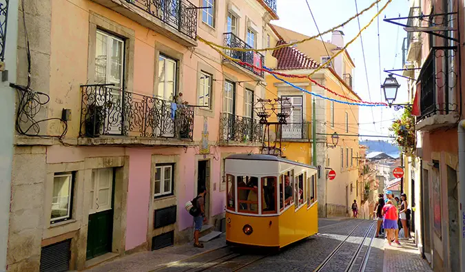 pemandangan atas bumbung lisbon portugal