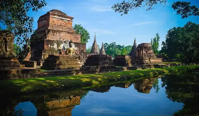 Sukhothai - uma coleção de templos cercados por um fosso