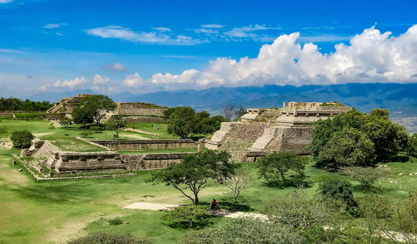 Oaxaca, Meksika yakınlarındaki Monte Alban'ın antik yerli kalıntıları