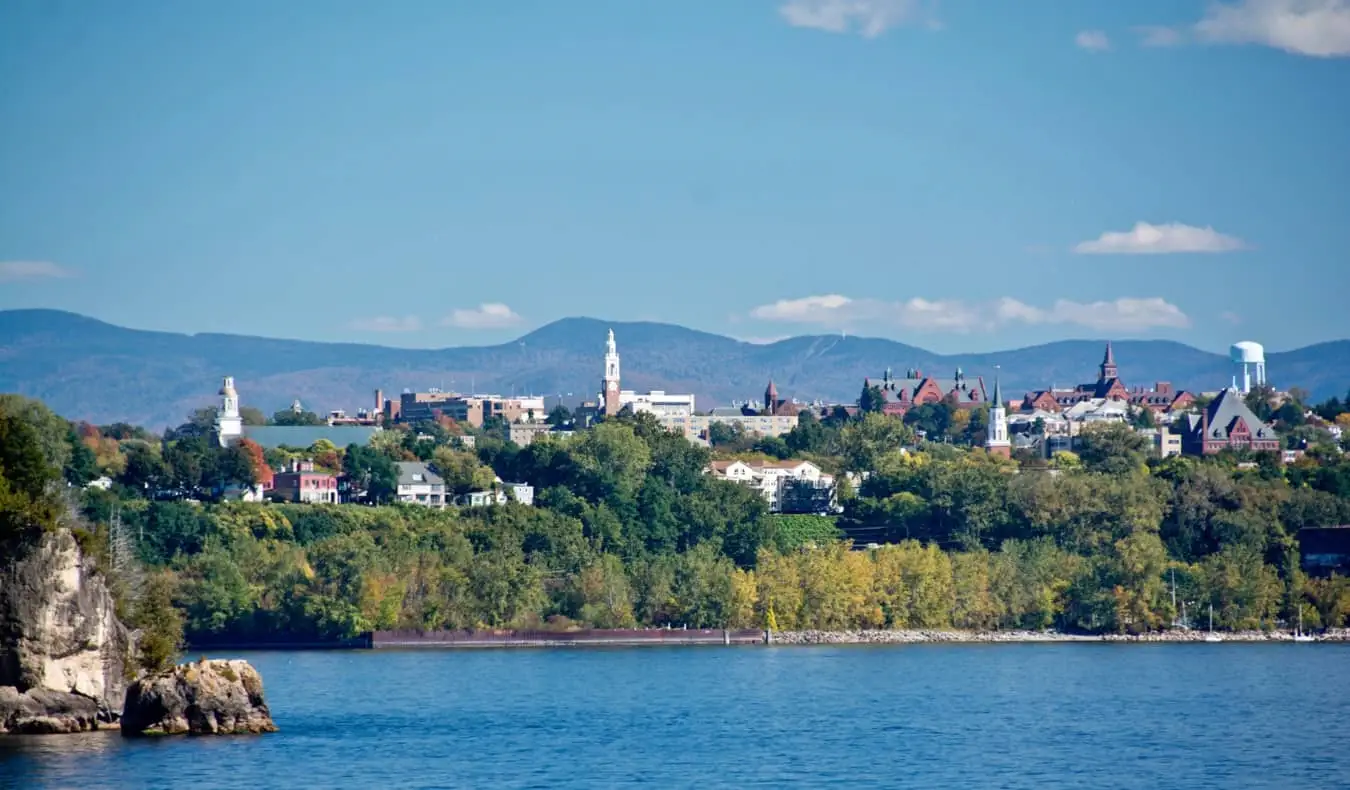 L'horizon de Burlington, Vermont vu du lac