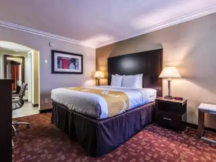 10 geriausių motelių Sakramente