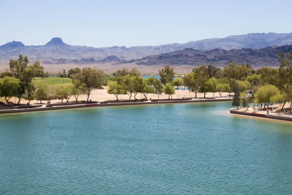 پول کے ساتھ سجیلا سٹوڈیو، جھیل Havasu