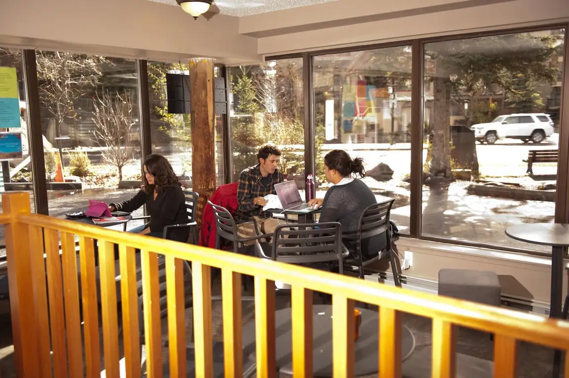 Banff International Hostel лучшие хостелы в Банфе