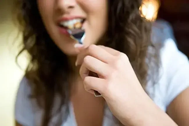 Eat healthy foods to aid your recovery from inflammatory bowel disease (IBD). 