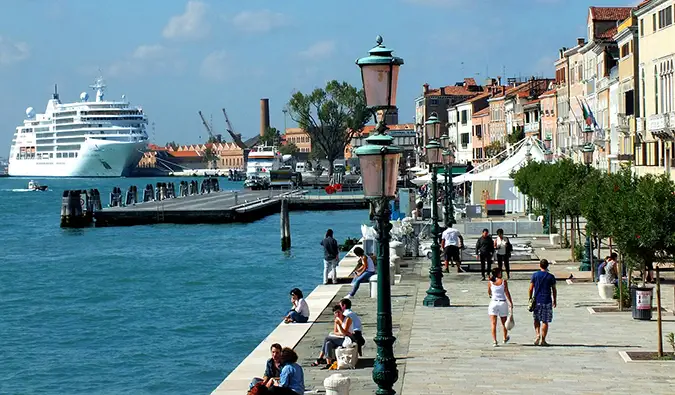 Zašto turisti uništavaju mjesta koja posjećuju
