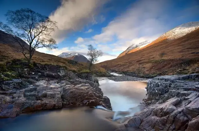 Foto da cachoeira, Glen Ivet Valley, na Escócia, por Laurence Norah