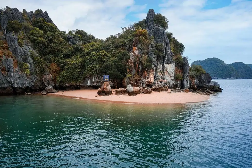 Tempat Menginap di Teluk Halong (2024 • Area TERKEREN!)