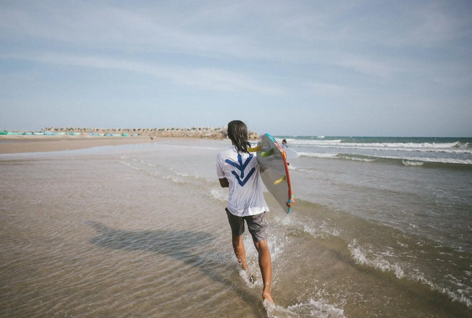 Surf en la playa del Pequeño Buda