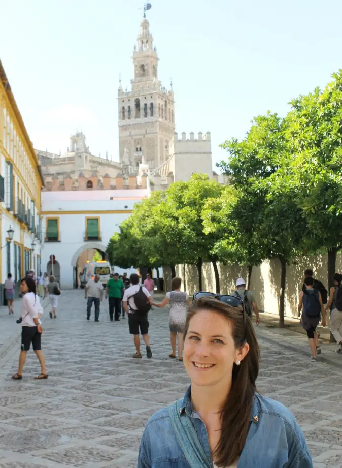 Professora de inglês Cat Gaa viajando pela Espanha