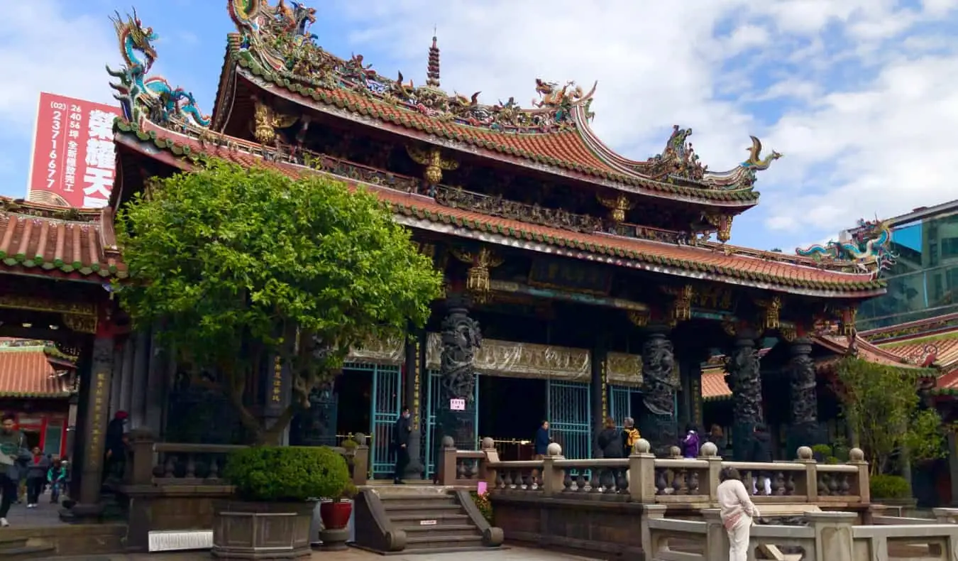 O intrincado Templo Lungshan em Taipei, Taiwan